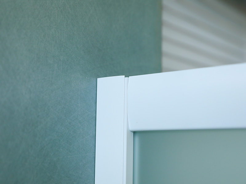 ตู้อาบน้ำบานเลื่อน SQ, กระจกนิรภัยด้านพร้อมการพิมพ์, โปรไฟล์อลูมิเนียมสีขาว, ที่จับสองรู, พร้อมถาด ตู้อาบน้ำบานเลื่อน SQ, กระจกนิรภัยด้านพร้อมการพิมพ์, โปรไฟล์อลูมิเนียมสีขาว, ที่จับสองรู, พร้อมถาด