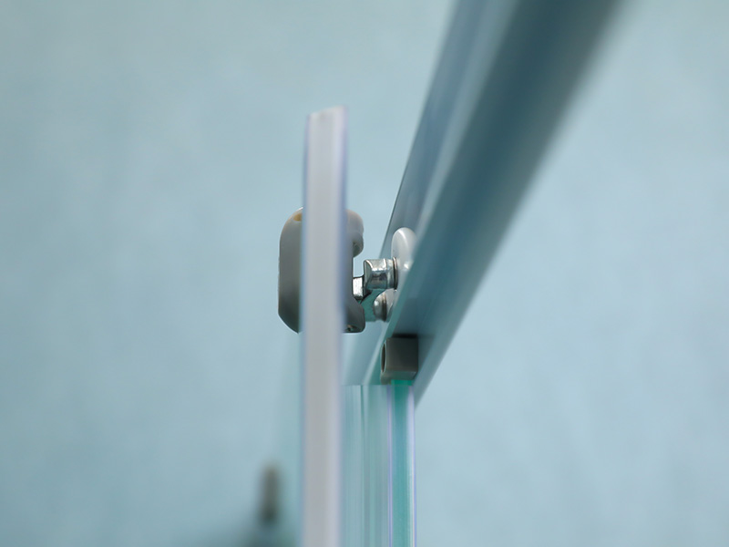 ตู้อาบน้ำบานเลื่อน SQ, กระจกนิรภัยด้านพร้อมการพิมพ์, โปรไฟล์อลูมิเนียมสีขาว, ที่จับสองรู, พร้อมถาด ตู้อาบน้ำบานเลื่อน SQ, กระจกนิรภัยด้านพร้อมการพิมพ์, โปรไฟล์อลูมิเนียมสีขาว, ที่จับสองรู, พร้อมถาด