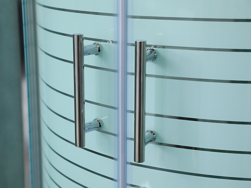 ตู้อาบน้ำบานเลื่อน SE, กระจกนิรภัยใสพร้อมการพิมพ์, โปรไฟล์อลูมิเนียมโครเมียม, ที่จับสองรู, พร้อมถาด ตู้อาบน้ำบานเลื่อน SE, กระจกนิรภัยใสพร้อมการพิมพ์, โปรไฟล์อลูมิเนียมโครเมียม, ที่จับสองรู, พร้อมถาด