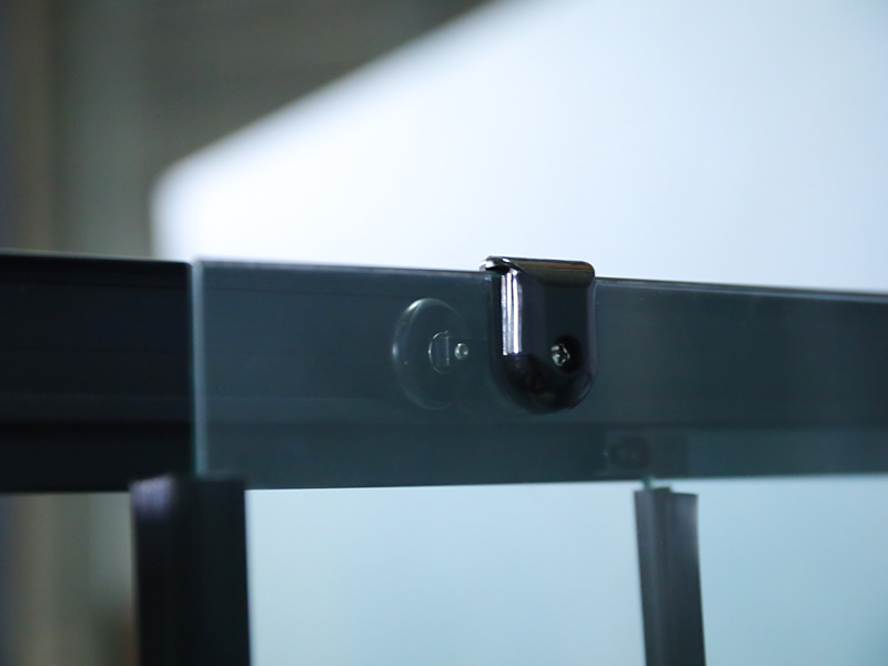 ตู้อาบน้ำบานเลื่อน RE, กระจกนิรภัยใสพร้อมการพิมพ์, โปรไฟล์อลูมิเนียมสีดำ, ที่จับสองรู, พร้อมถาด ตู้อาบน้ำบานเลื่อน RE, กระจกนิรภัยใสพร้อมการพิมพ์, โปรไฟล์อลูมิเนียมสีดำ, ที่จับสองรู, พร้อมถาด