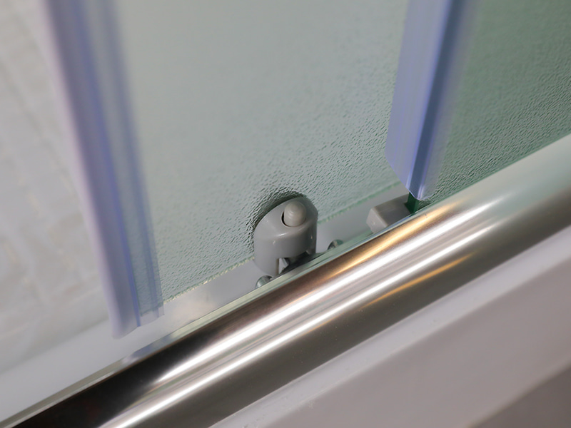 ตู้อาบน้ำบานเลื่อน RE, กระจกนิรภัยด้าน, โปรไฟล์อลูมิเนียมโครเมียม, ที่จับสองรู, พร้อมถาด ตู้อาบน้ำบานเลื่อน RE, กระจกนิรภัยด้าน, โปรไฟล์อลูมิเนียมโครเมียม, ที่จับสองรู, พร้อมถาด