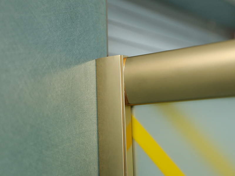 ตู้อาบน้ำบานเลื่อน RE, กระจกนิรภัยด้านพร้อมการพิมพ์, โปรไฟล์อลูมิเนียมสีทอง, ที่จับสองรู, พร้อมถาด ตู้อาบน้ำบานเลื่อน RE, กระจกนิรภัยด้านพร้อมการพิมพ์, โปรไฟล์อลูมิเนียมสีทอง, ที่จับสองรู, พร้อมถาด