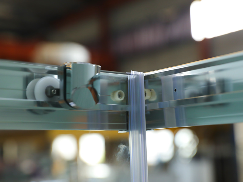 ตู้อาบน้ำบานเลื่อน RE, กระจกนิรภัยใส, โปรไฟล์อลูมิเนียมโครเมียม, ที่จับสองรู, พร้อมถาด ตู้อาบน้ำบานเลื่อน RE, กระจกนิรภัยใส, โปรไฟล์อลูมิเนียมโครเมียม, ที่จับสองรู, พร้อมถาด