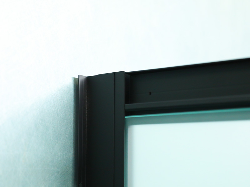 ตู้อาบน้ำบานเลื่อน SQ, กระจกนิรภัยด้านพร้อมการพิมพ์, โปรไฟล์อลูมิเนียมสีดำ, ที่จับสองรู, พร้อมถาด ตู้อาบน้ำบานเลื่อน SQ, กระจกนิรภัยด้านพร้อมการพิมพ์, โปรไฟล์อลูมิเนียมสีดำ, ที่จับสองรู, พร้อมถาด