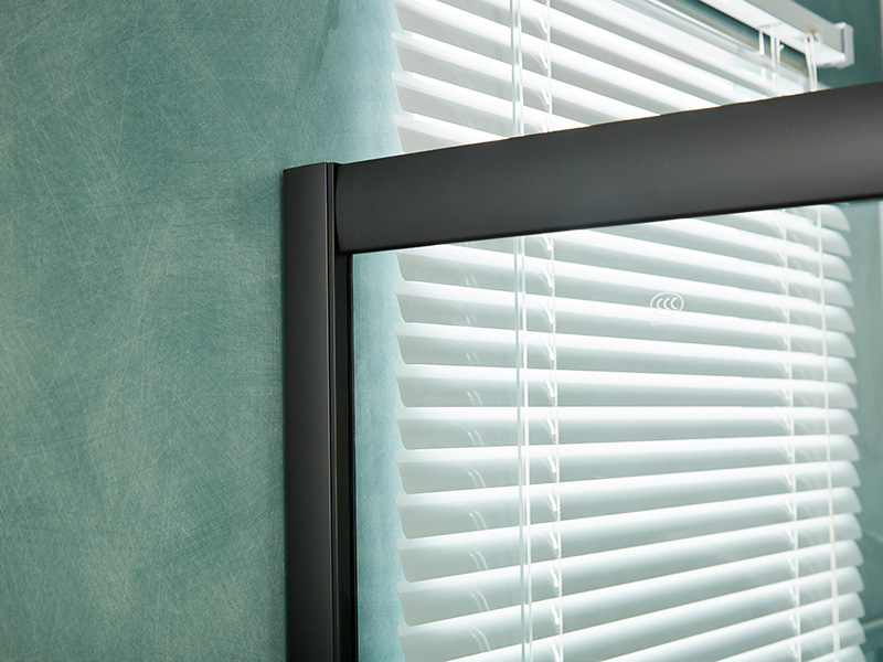 ตู้อาบน้ำบานเลื่อน SQ, กระจกนิรภัยใส, โปรไฟล์อลูมิเนียมสีดำ, ที่จับสองรู, พร้อมถาด ตู้อาบน้ำบานเลื่อน SQ, กระจกนิรภัยใส, โปรไฟล์อลูมิเนียมสีดำ, ที่จับสองรู, พร้อมถาด