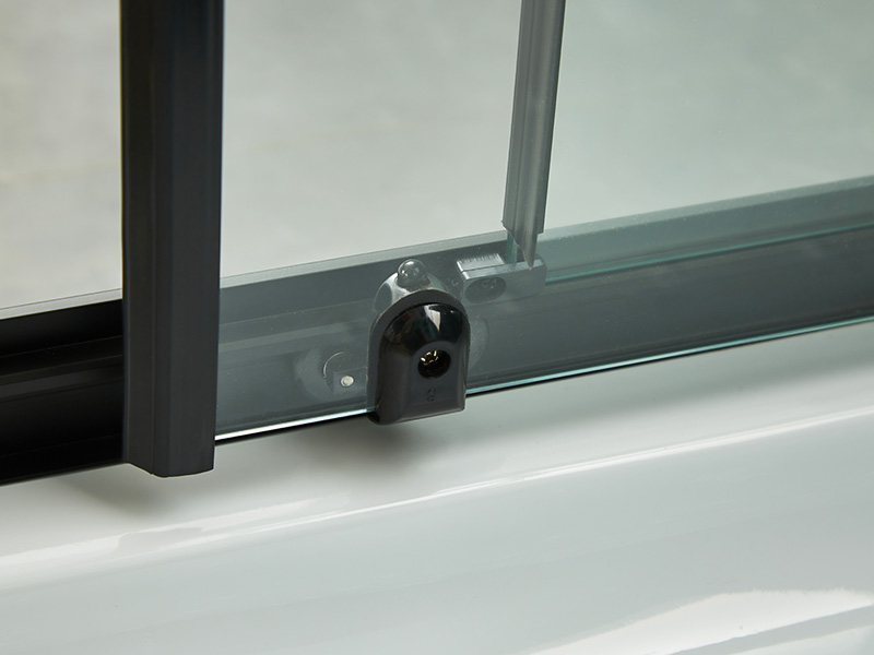 ตู้อาบน้ำบานเลื่อน SQ, กระจกนิรภัยใส, โปรไฟล์อลูมิเนียมสีดำ, ที่จับสองรู, พร้อมถาด ตู้อาบน้ำบานเลื่อน SQ, กระจกนิรภัยใส, โปรไฟล์อลูมิเนียมสีดำ, ที่จับสองรู, พร้อมถาด