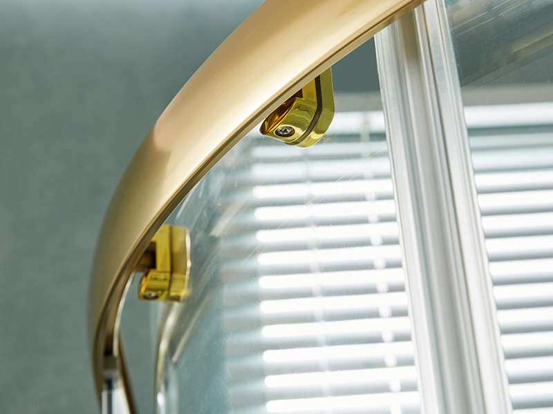 ตู้อาบน้ำบานเลื่อน SE, กระจกนิรภัยใส, โปรไฟล์อลูมิเนียมสีทอง, ที่จับสองรู, ไม่มีถาด ตู้อาบน้ำบานเลื่อน SE, กระจกนิรภัยใส, โปรไฟล์อลูมิเนียมสีทอง, ที่จับสองรู, ไม่มีถาด